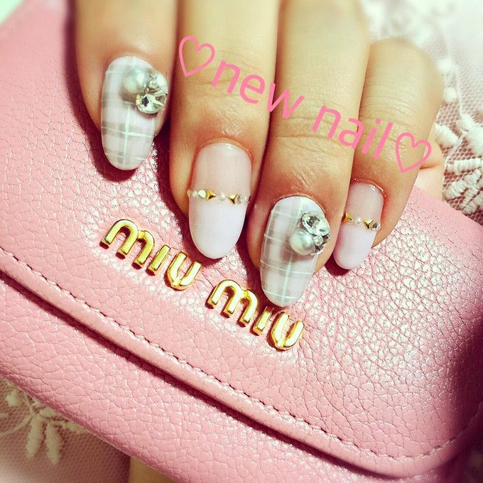 nail変えてきたあ！(*&bull;̀ᴗ&bull;́*)و ̑̑ pinkは、やっぱりかわいい♡♡ そして、pearlが好きすぎる（笑） http://t.co/jkWNMvIoYD