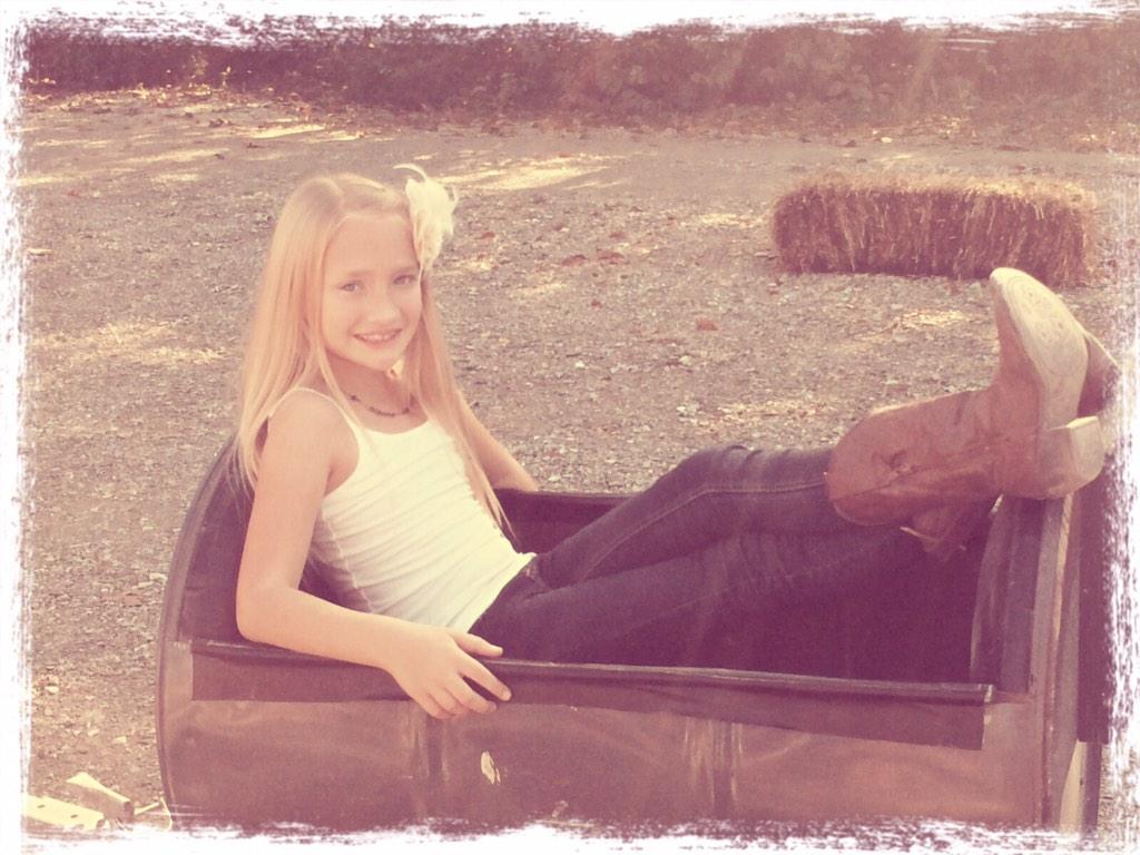 RcnRN's tweet photo. Happy 9th birthday to my sweet Lauren! You are so loved baby girl ❤️ http://t.co/5oKzKyNgkO