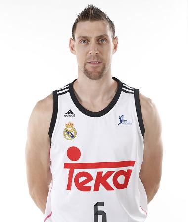 Sorteo 1: seguir a @DIRECTVar y hacer RT a este tw para participar por la camiseta de Nocioni del Madrid.