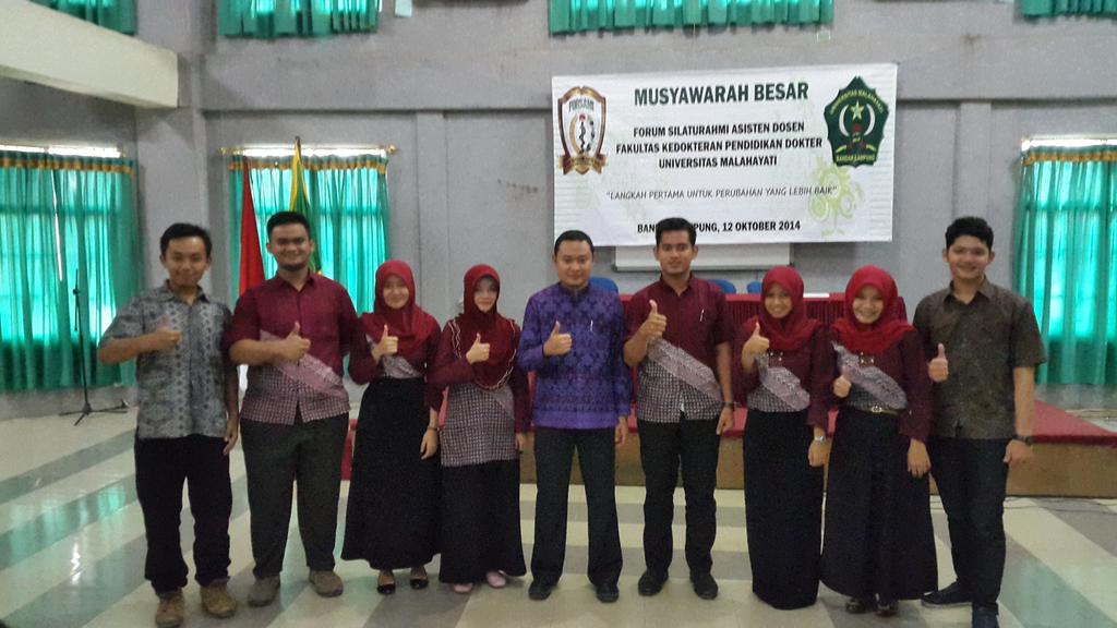 POSITIF__'s tweet photo. Silaturahmi dengan department farmakologi 😁 http://t.co/JvF9nC1XbQ