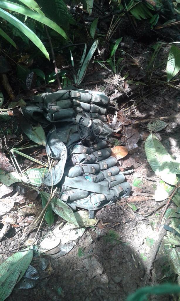 FuerzaAereaCol's tweet image. Neutralizados 3 guerrilleros #Farc  #OperaciónConjunta -coordinada #Nariño recuperó material de guerra y comunicación