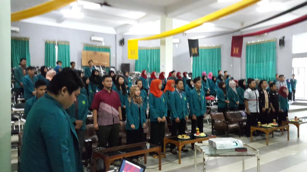 POSITIF__'s tweet photo. Menyanyikan lagu Indonesia Raya...🎶 http://t.co/8Pd3jaMu7F