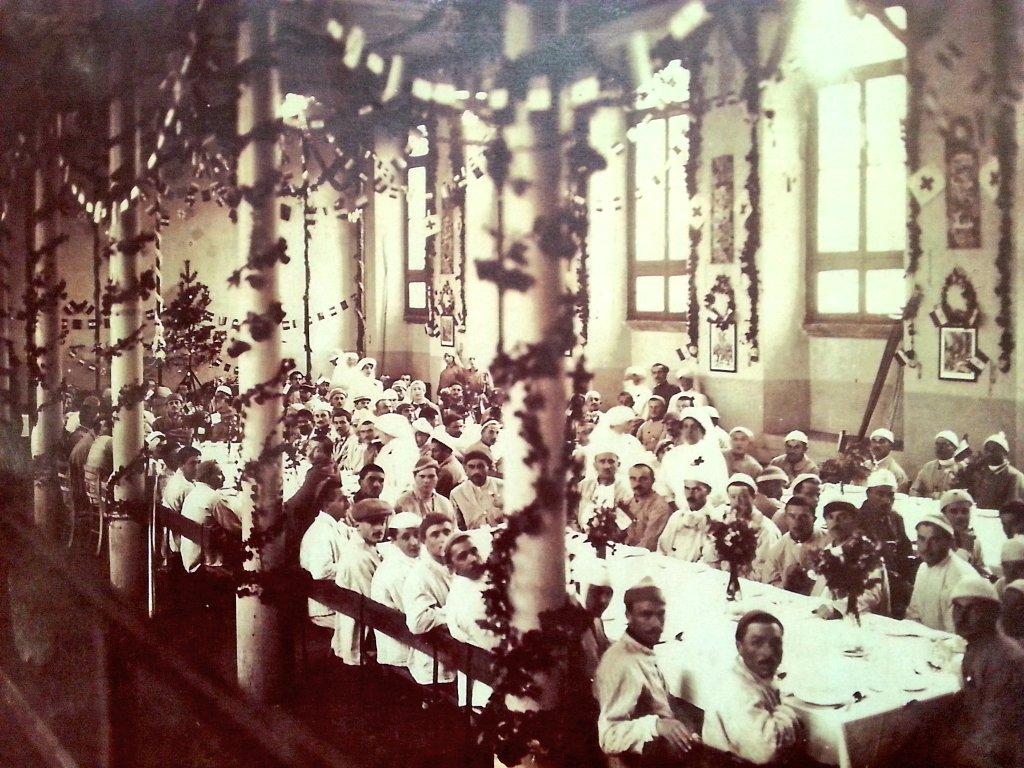 bloggiornalismo's tweet photo. 1917. I feriti lievi festeggiano il Natale in un ospedale delle retrovie. #Sisto #Gigiai #lussu 
#MappaVAB http://t.co/hLWYuVyRUg
