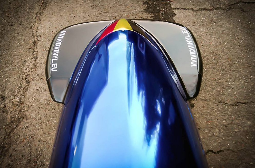 VvividVinylEur's tweet photo. Spanky is ready! @belgianbullets @FIBT @bioracer @Elfjewillemsen @AnneliesHolthof  @lazerhelmet #topsportvlaanderen http://t.co/bQHxgblcIZ