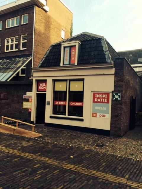 jongerius_mfm's tweet photo. @catharijne legt met  "Naastenliefde" mooie verbindingen tussen museale en levende "objecten" &amp; verleden en heden. http://t.co/7jqqzE8SFG