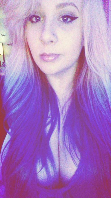 On cam now 😙 http://t.co/18YidHbvFY http://t.co/wtNHZ6ScPF