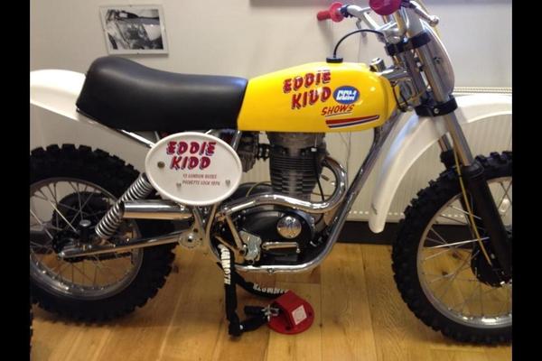 Anyone <a href="/BritainBiking/">Keep Britain Biking</a> fancy jumping  13 British double deckers on this bad boy I know a man who did <a href="/EddieKiddOBE/">Eddie Kidd OBE</a>