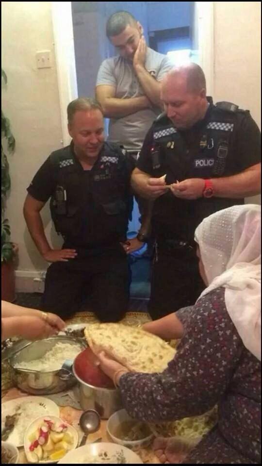 deludedxo's tweet photo. When the police come round to arrest you for terrorism but your mum distracts them with bread and houmous. http://t.co/FEu0odRrLP