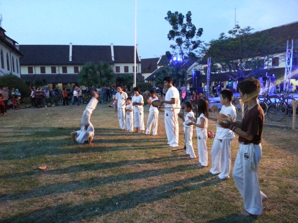 IDberkebun's tweet photo. “@MksrBerkebun: Pentas Capoeira Makassar #MGCF2014 http://t.co/aTqKHAvAAu”