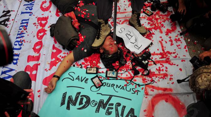 MyAnshari's tweet image. #lawanOtoriter #savepers RT"@liputan6dotcom: Demo TolakKekerasan thd Wartawan bit.ly/115mDrk http://t.co/WHlss5P4vw" @PintarPolitik