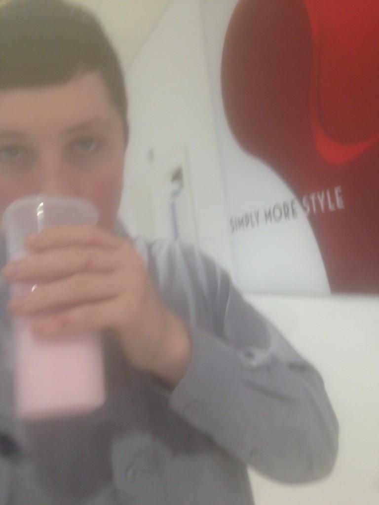 JimmyJarvis21's tweet photo. Drinking my nesquik out of one of these at work so people think it's protein shake #GymProblemz #nesquik http://t.co/LHnlAFcbtl
