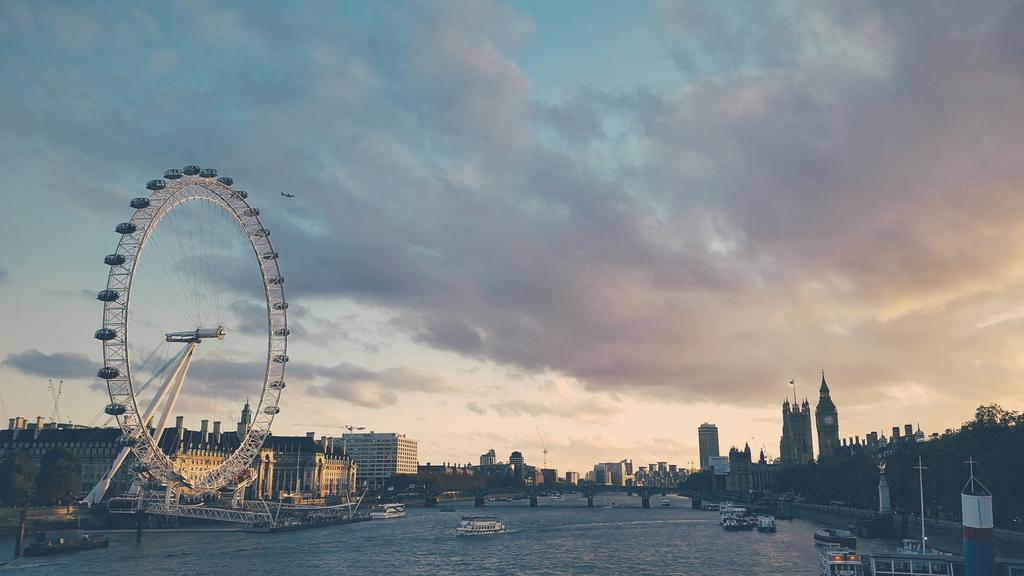 levitron's tweet photo. Easily one of the top shots of mine from #london. @southbanklondon #winavios http://t.co/km5OsbZ3JM