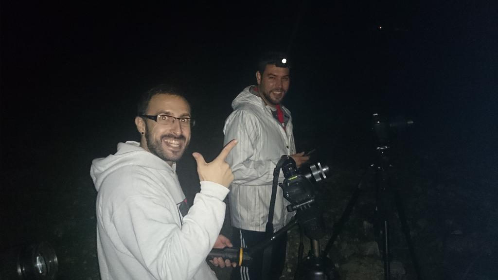 GrupFlasheros's tweet photo. Els Flasheros @jordixot @Rustiko_o currant durant la sortida fotogràfica nocturna d'ahir! Fotillo de @borjamuro84 http://t.co/WZm7K4JQBD