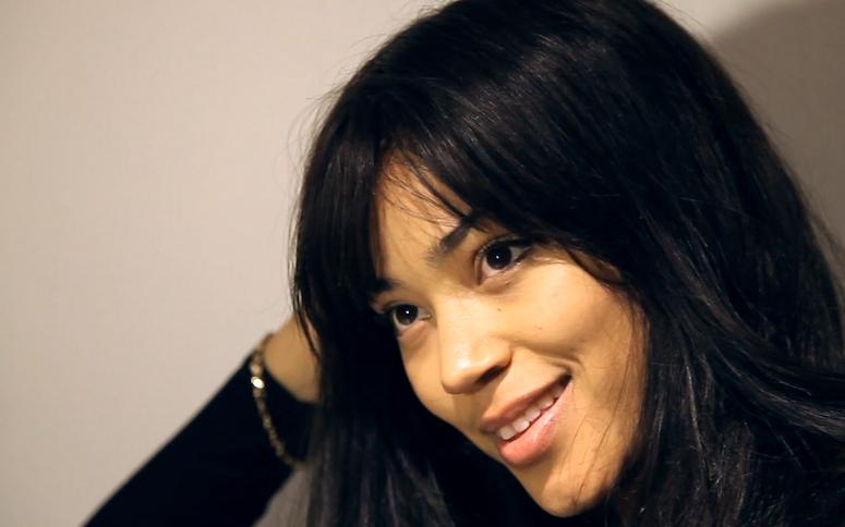 Vidéo : les premiers pas de Kwamie Liv, étoile montante du R’n'B bit.ly/1qHK7cE