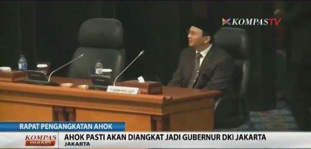 KompasTV's tweet photo. [VIDEO] Ahok Resmi Jadi Gubernur Jakarta #GubernurAhok http://t.co/JiUZxTRy0S http://t.co/vQ4JEOeMHI