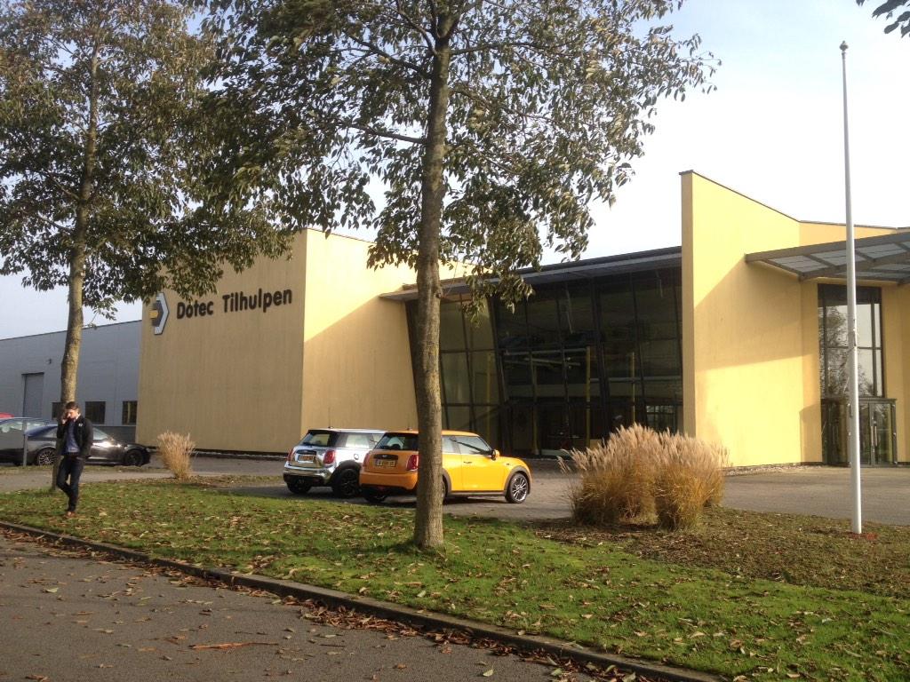 TourMINI's tweet photo. Ontzettend warm onthaal gehad bij @DotecLiftassist! Inspirerend verhaal van bedrijfsleider Ron Verwater gehad. #lift http://t.co/vRnPUZE6x0