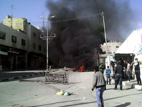 IsraelHatzolah's tweet image. BREAKING PHOTO: Serious clashes ongoing in Chevron now between Palestinian Arabs &amp;amp; Israeli forces, injuries reported.