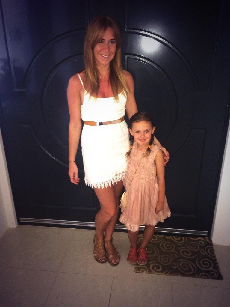 Amy_Bage's tweet photo. Perth with these 2 beauts 💗 http://t.co/HxOWdz5AHr