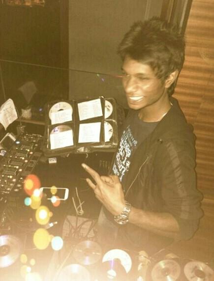 Djpsyche18's tweet photo. Played @ jimis... http://t.co/I7BGPUdqnN
