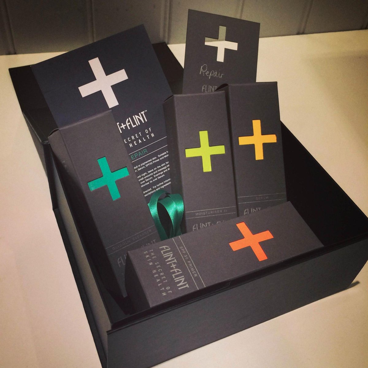 #FridayGiveaway look after your skin with our essential repair kit! RT to win! Ends 3pm. flintplusflint.com/products/repai…