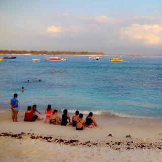 prilliaprillio's tweet photo. More Happiness at Gili island...and now we're ready for dinner, yippii!! http://t.co/FTs2IGFSEs