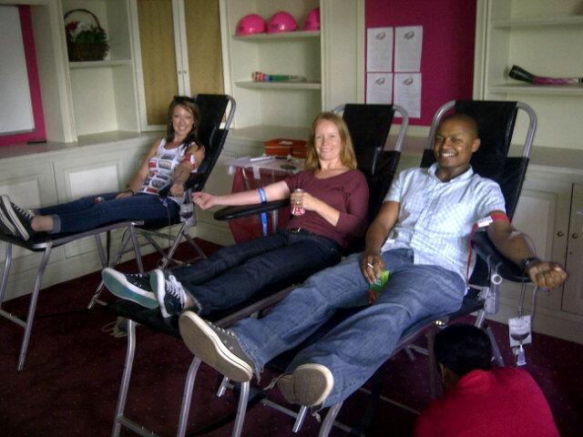 barker_ins's tweet photo. @DeonGMSimon @Sandy_Burkett @Louise_Forsyth @FlowComms all doing their bit for a good cause #FlowBloodDrive http://t.co/el1NhMFtkH