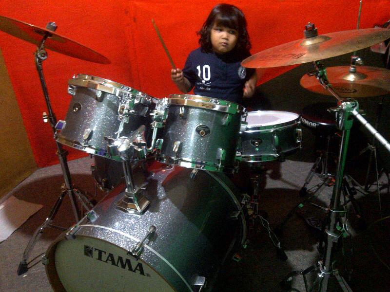 netzpurple's tweet photo. Semau2nya guru nya di ajarin @ichiro_sitepu hahahahahahahahaha http://t.co/xByY8rtpWS