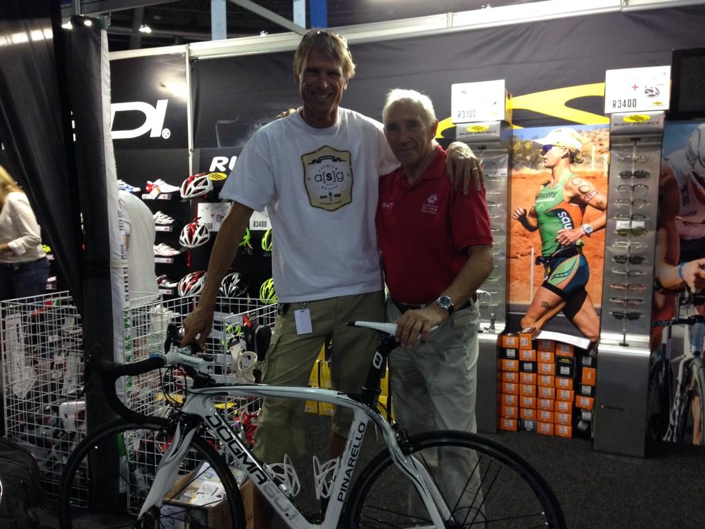 michaeldejongh's tweet image. Look who popped in to collect his Dogma for the #CCTwitterRide . Ride well @PhilLiggett @asgsport @momentum947