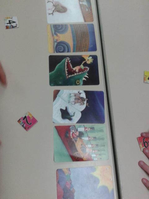 On joue à Dixit ! Qui saura trouver la carte qui représente le mot "irréalisable" ? @CM1Foy ? <a href="/Classe_Acou/">Classe de M. Acou</a> ?