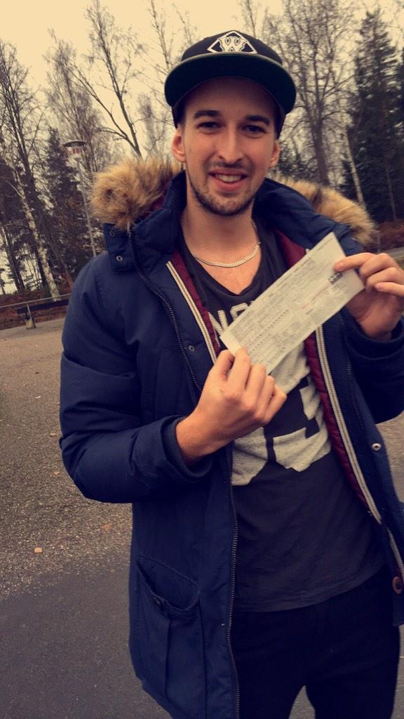 niklasdavidsson's tweet photo. Anton rockar p-böter #klassiker #firmabil http://t.co/yqGcjUlndg