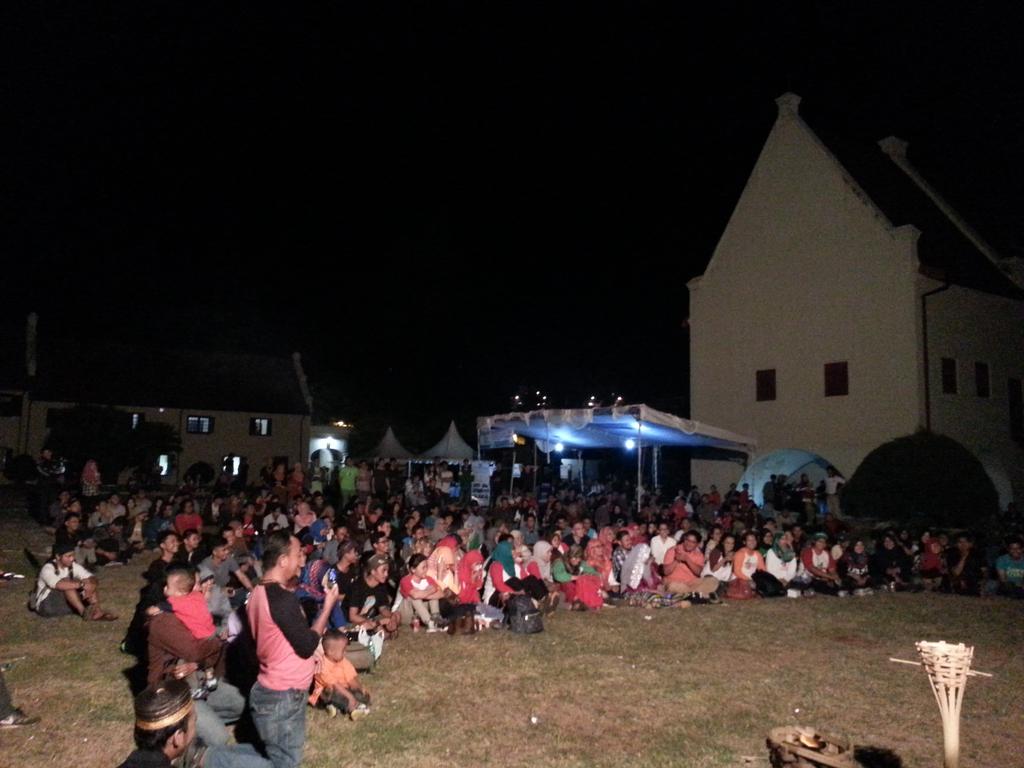 IDberkebun's tweet photo. “@MksrBerkebun: Jam 20.34 dan masih rame #MGCF2014 http://t.co/gQmAOleuBK”