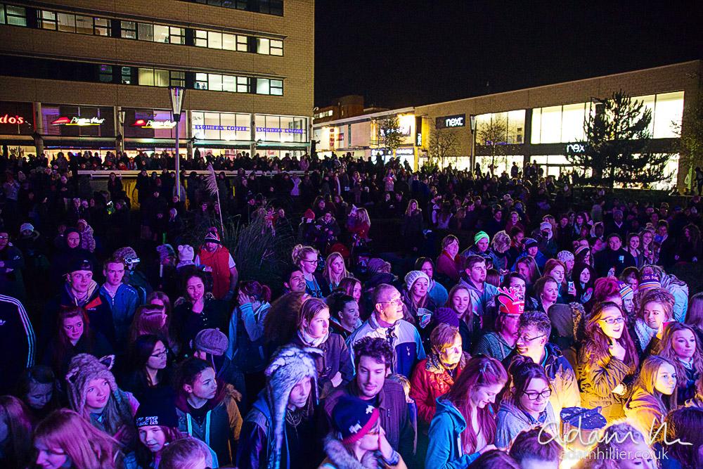 GoWaterGardens's tweet photo. The Christmas Light Switch On - Sat 22 Nov @GoWaterGardens with @hiphoppopdance @Harlowstar @harlowplayhouse http://t.co/JJJOvSZpje