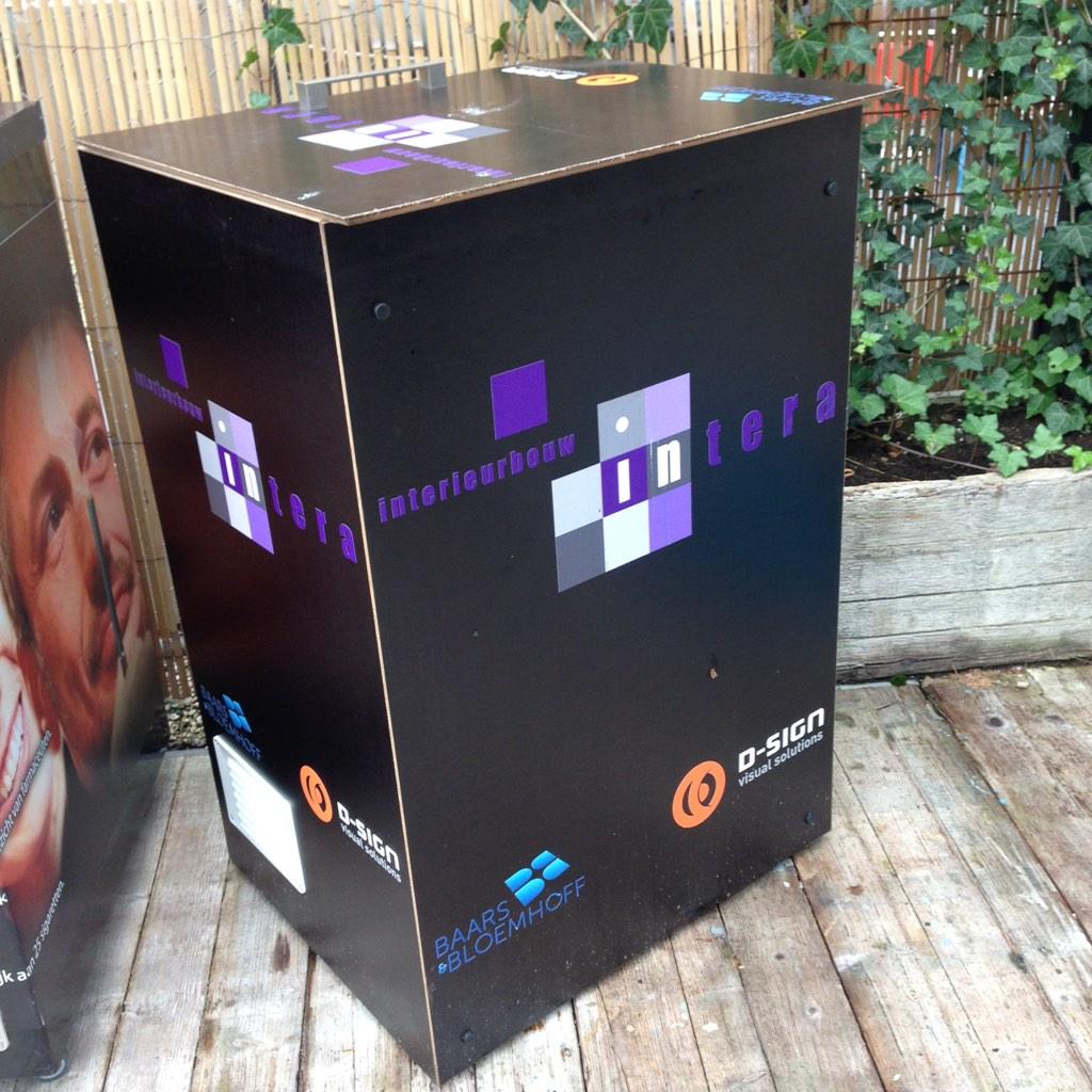 Het houten waterdichte type met lampjes, wieltjes en ventilatie Warm voor de koude nachten. #daklozenhulp #Eindhoven