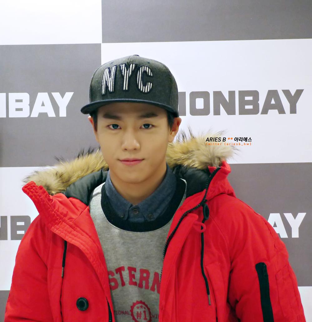 ariesb_hw's tweet photo. 141114 유니온베이 팬싸인회 이현우(http://t.co/xQ3DpHj2pD) ** 몇장 없어서 후딱 작업! 실물의 반의 반의 반도 못 담았어 (엉엉) http://t.co/AsLOuULH1H