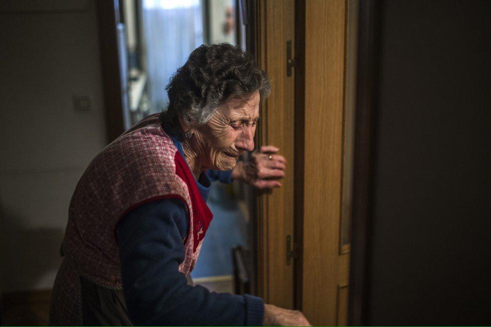 FernandoCaroCid's tweet photo. Este es el pais en el que vivimos... Desahuciada con 85 años por avalar a su hijo... BASTA YA!!!!!!!!!!!!!!!! http://t.co/bJZuvHsMXK