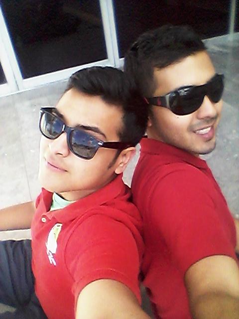 angel_guilbert's tweet photo. Mi mejor amigo y yop saliendo del cole!!!!! http://t.co/8Dw4Cs8q5j