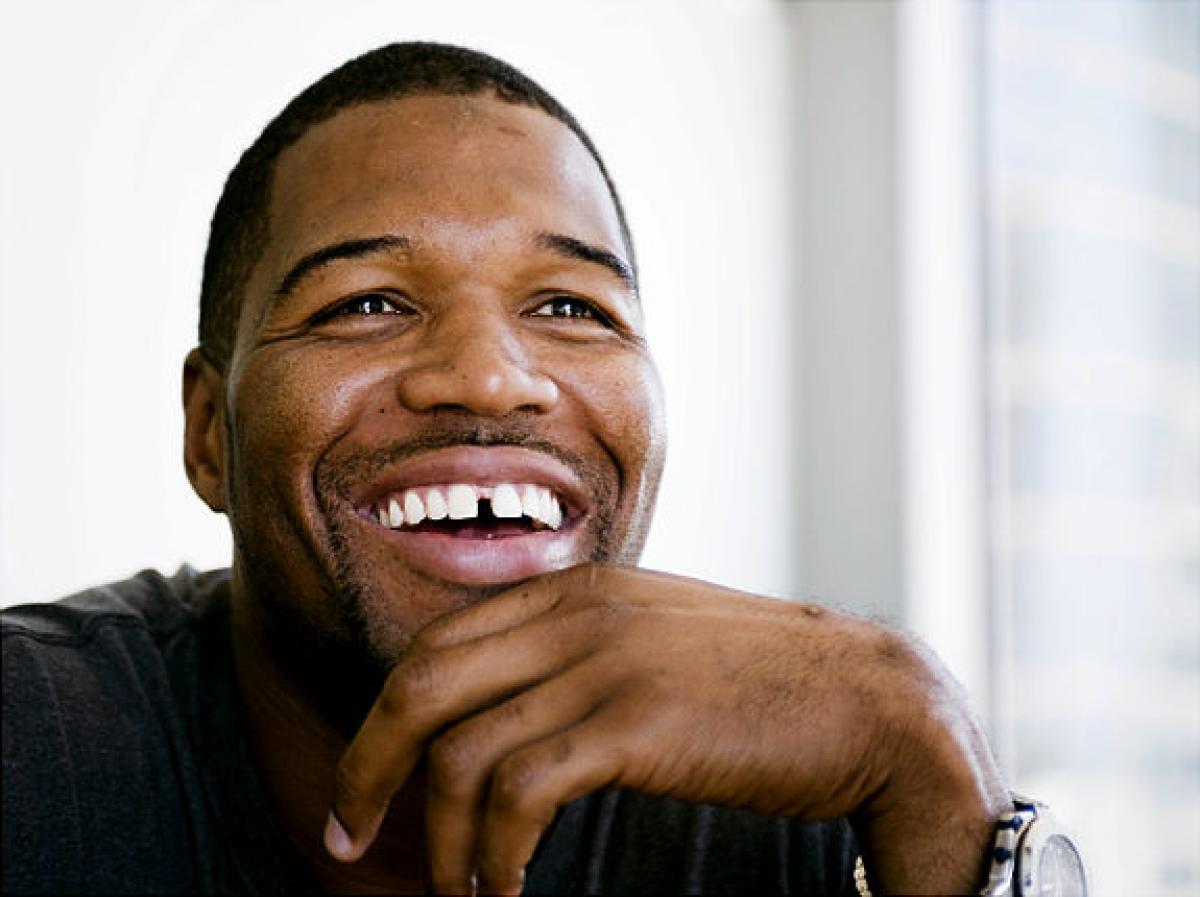 Happy Time, people!

Happy 43rd birthday, Michael Strahan!   
