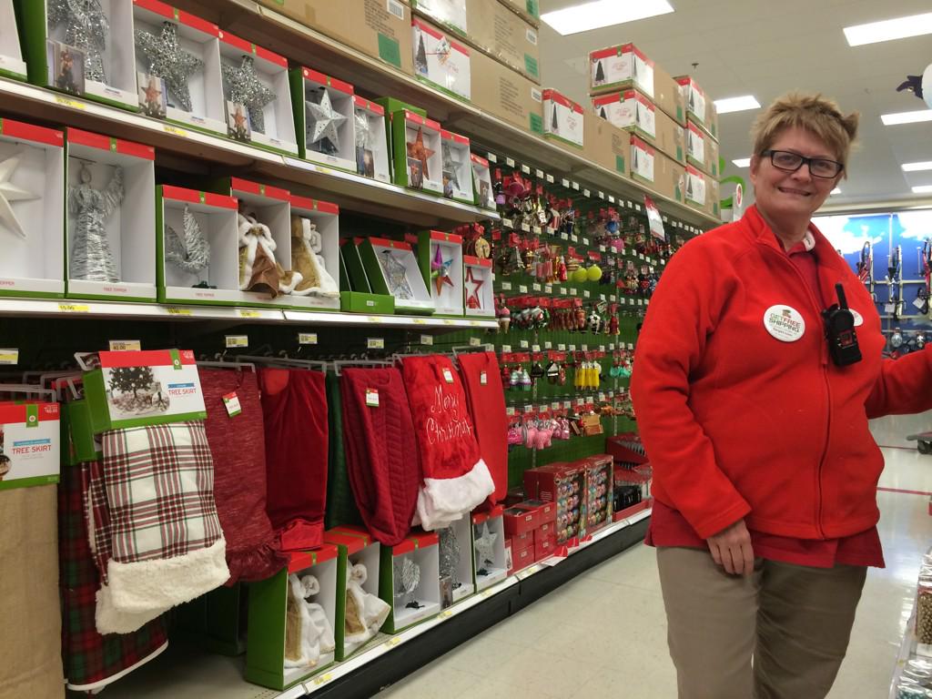 ChristmanChase's tweet photo. Annette blitzing seasonal 4x4's! #fulln'flush @StaplesTGT @LisaaCal http://t.co/phWy7CPz0v
