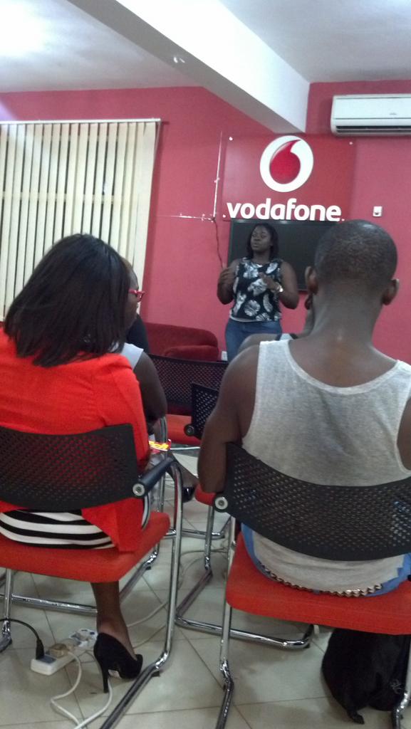 princeboadu's tweet image. @GHANAmomoni starting the convo on #ReformsGh at TechHub KNUST #1SimpleStep