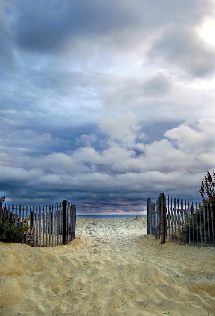 CraftedCarolina's tweet photo. One of the many greats of living in North Carolina! 
Kitty Hawk, North Carolina
#LoveNC http://t.co/kFfoQ6AfwX