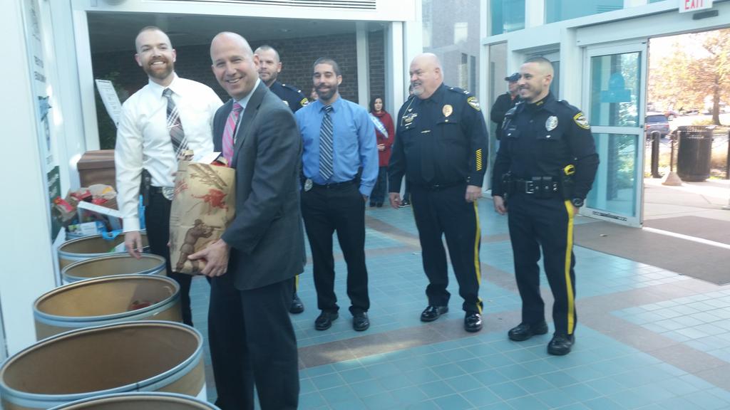 GovernorMarkell's tweet photo. Dropped off goods to support @NewarkDEPD No Shave November drive benefiting @FoodBankofDE #netde #helpDE http://t.co/U6HusIS9mH