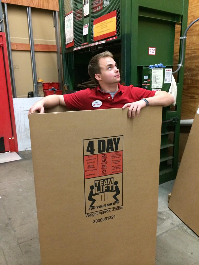 TGT_Kiley's tweet photo. Detrashing for 4 day! Gettin ready to #drivesales http://t.co/40rGjoxrXi