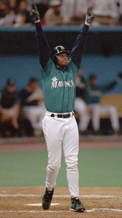 Happy Bday to Ken Griffey Jr! My all time favorite baseball player & the reason Ive been a fan of 20yrs now 