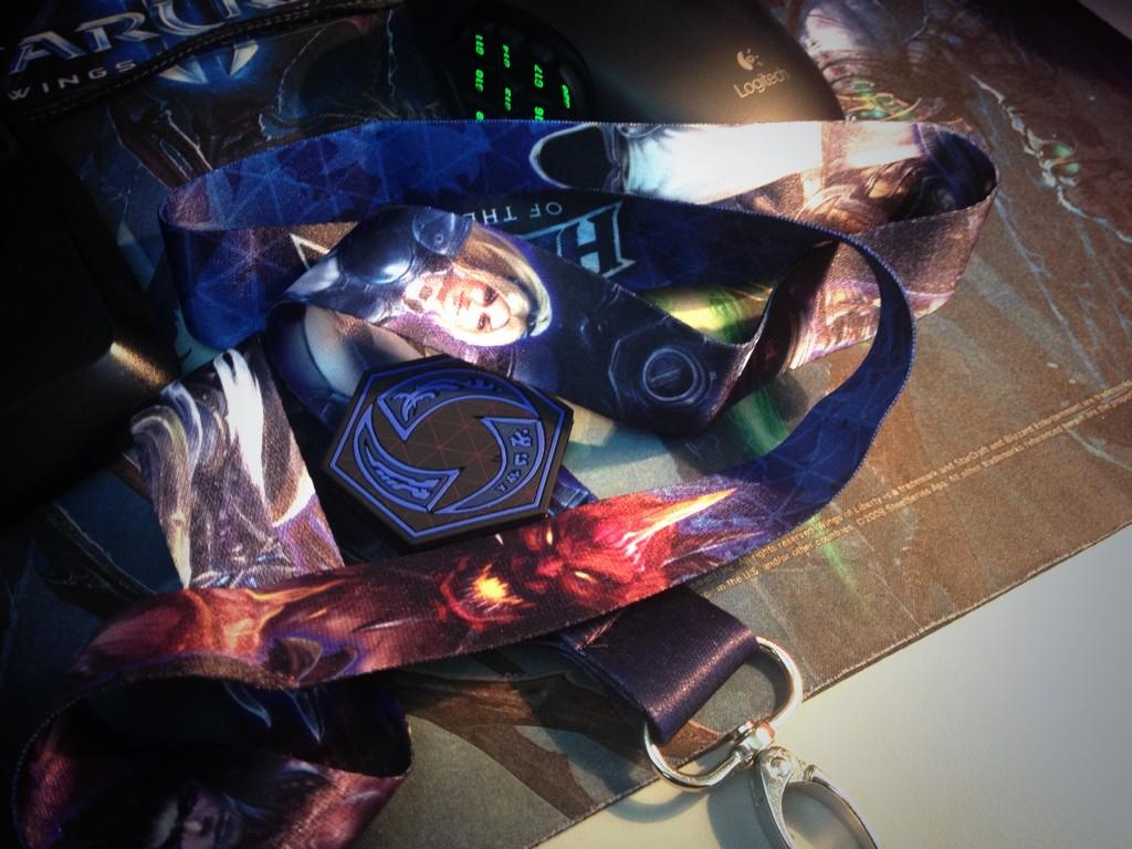 Chilzivi's tweet image. Weeeee! Received my Blizzcon goodies! #BlizzCon2014 #geek