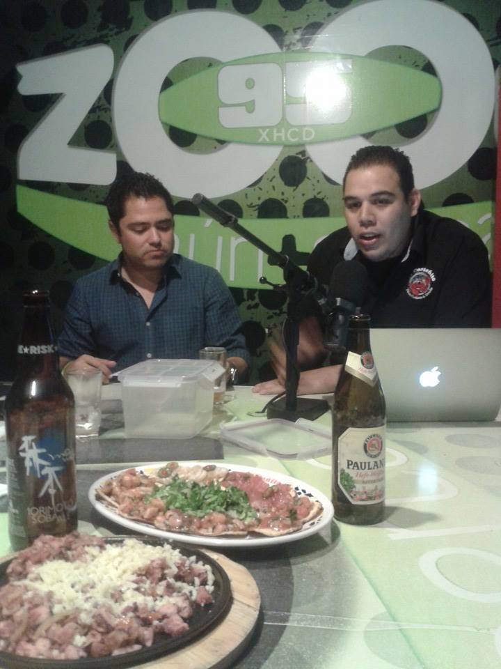 Carlos_MirRep's tweet photo. http://t.co/johK1g5ylW &amp; @LaBodeguita4 Cata de Cerveza Artesanal con maridaje de @elcostenitohmo  ven y costeñizate http://t.co/TC0wD3pkpF