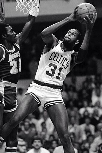 Happy birthday to 49er legend Cedric Maxwell. Led us to the 1977 Final Four & earned the 1981 NBA Finals MVP 