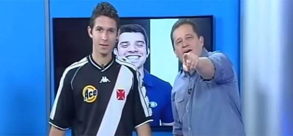 Dayvo_Almeida's tweet photo. Olha esse loko ai @luizRicardoBar3 qse morri de tanto cm saporra... kkkkkkk http://t.co/28eupOd0Vc http://t.co/vlEE3QQTTW"