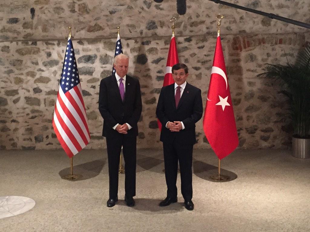 Turkish Premier <a href="/Ahmet_Davutoglu/">Ahmet Davutoğlu</a> and US VP <a href="/JoeBiden/">Joe Biden</a> having press remarks in Istanbul Dolmabahce Palace