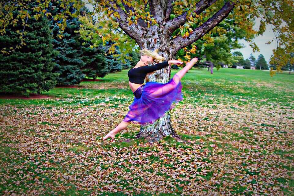 ellehiltunen's tweet image. “@dancingprobs_: Quote this tweet with a dance picture of yours.”