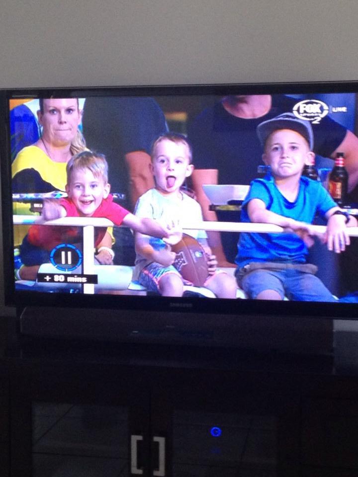 Pudja_10's tweet photo. Sonny making his @FOXSportsAUS debut #APL02 #footyinhand #firstofmany #thumbsup #tongueout #standard http://t.co/xUcuyKkTuC